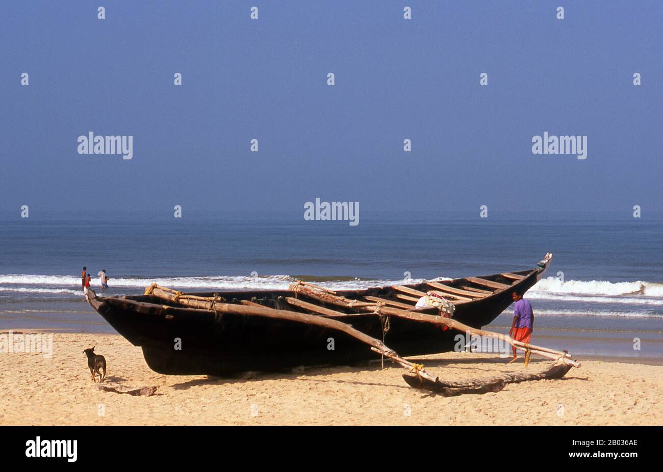 Le canoe Outrigger sono state originariamente sviluppate dai popoli di lingua Austronesiana delle isole del sud-est asiatico per i viaggi in mare. Erano usati per trasportare queste popolazioni sia verso est verso la Polinesia e la Nuova Zelanda e verso ovest attraverso l'Oceano Indiano fino al Madagascar durante il periodo di migrazione Austronesian. Foto Stock