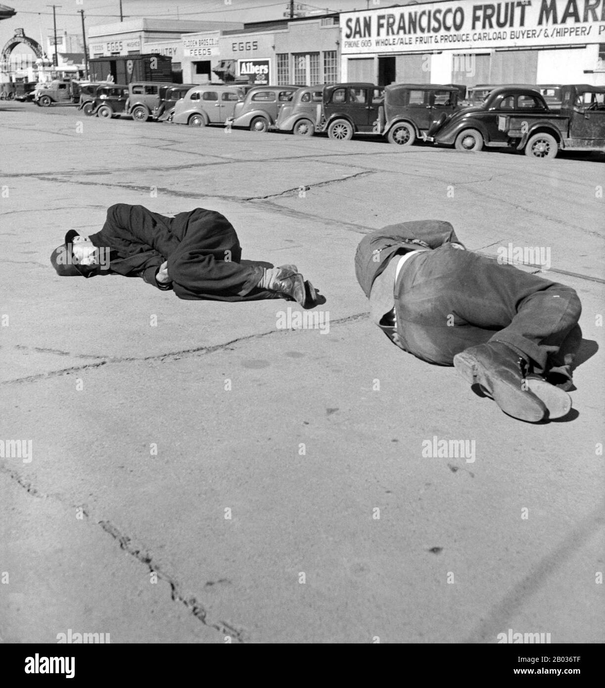 Dorothea Lange (dal 26 maggio 1895 all'11 ottobre 1965) è stato un fotografo documentario e fotoreporter statunitense, noto per il suo lavoro di depressione per la Farm Security Administration (FSA). Le fotografie di Lange umanizzarono le conseguenze della Grande depressione e influenzarono lo sviluppo della fotografia documentaria. Foto Stock