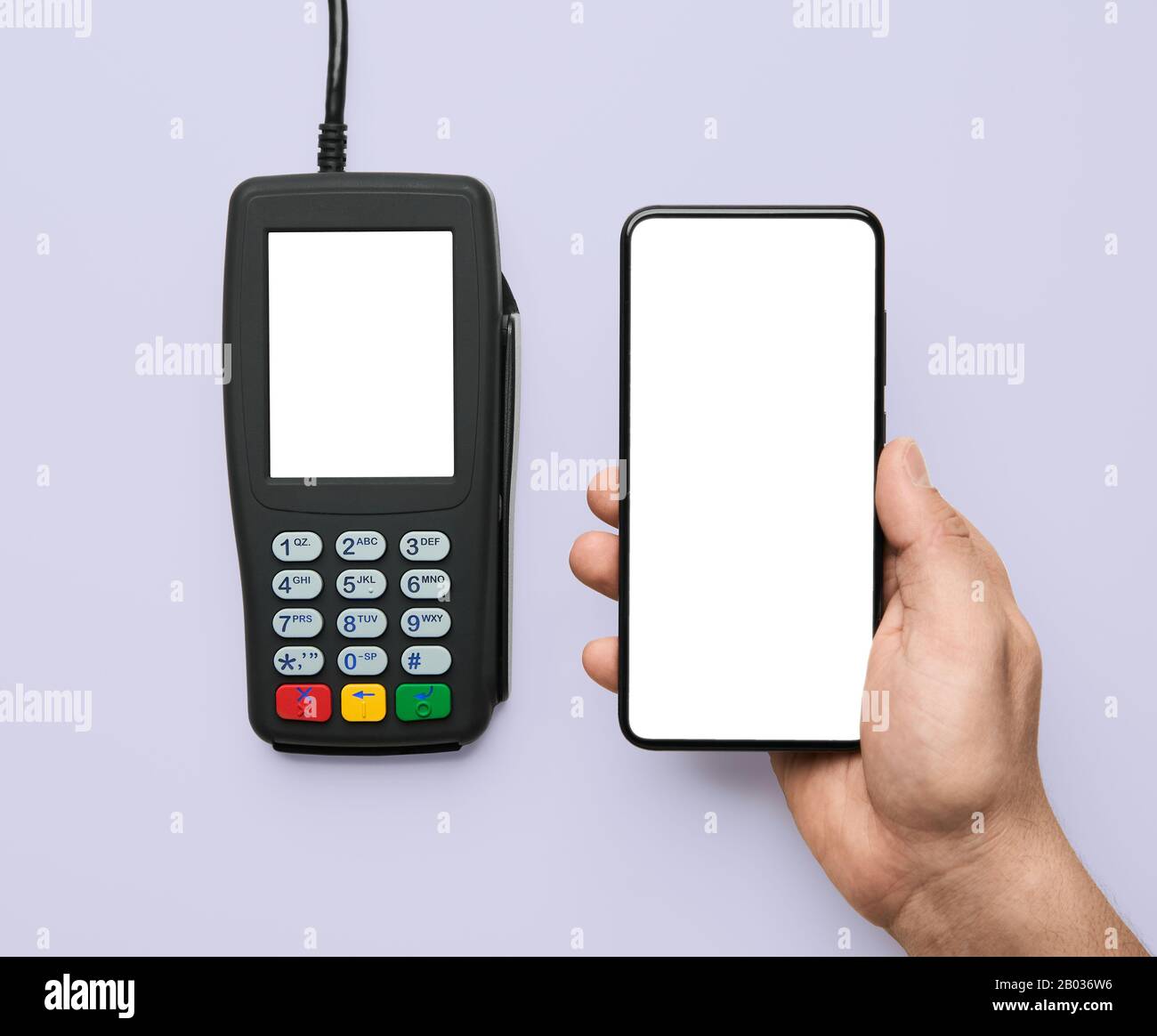 Pagamento senza contatto per il pagamento tramite smartphone con tecnologia nfc. Terminale e telefono con schermata modello Foto Stock