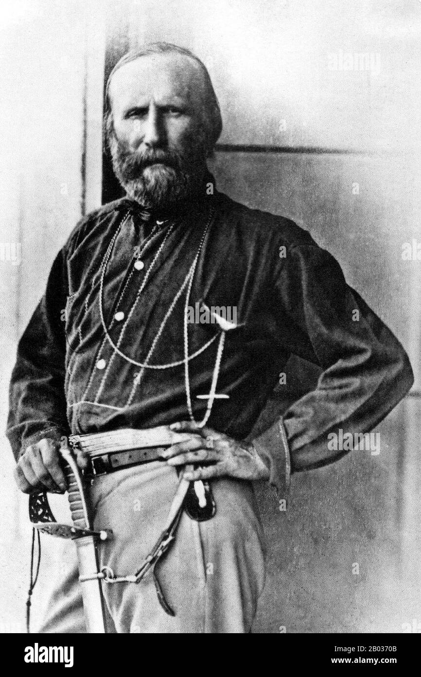 Giuseppe Garibaldi (Nizza, 4 luglio 1807 – Caprera, 2 giugno 1882) è stato un generale, politico e nazionalista italiano che ha svolto un ruolo importante nella storia dell'Italia. È considerato, con Camillo Cavour, Vittorio Emanuele II e Giuseppe Mazzini, uno dei 'padri della nazione' d'Italia. Foto Stock