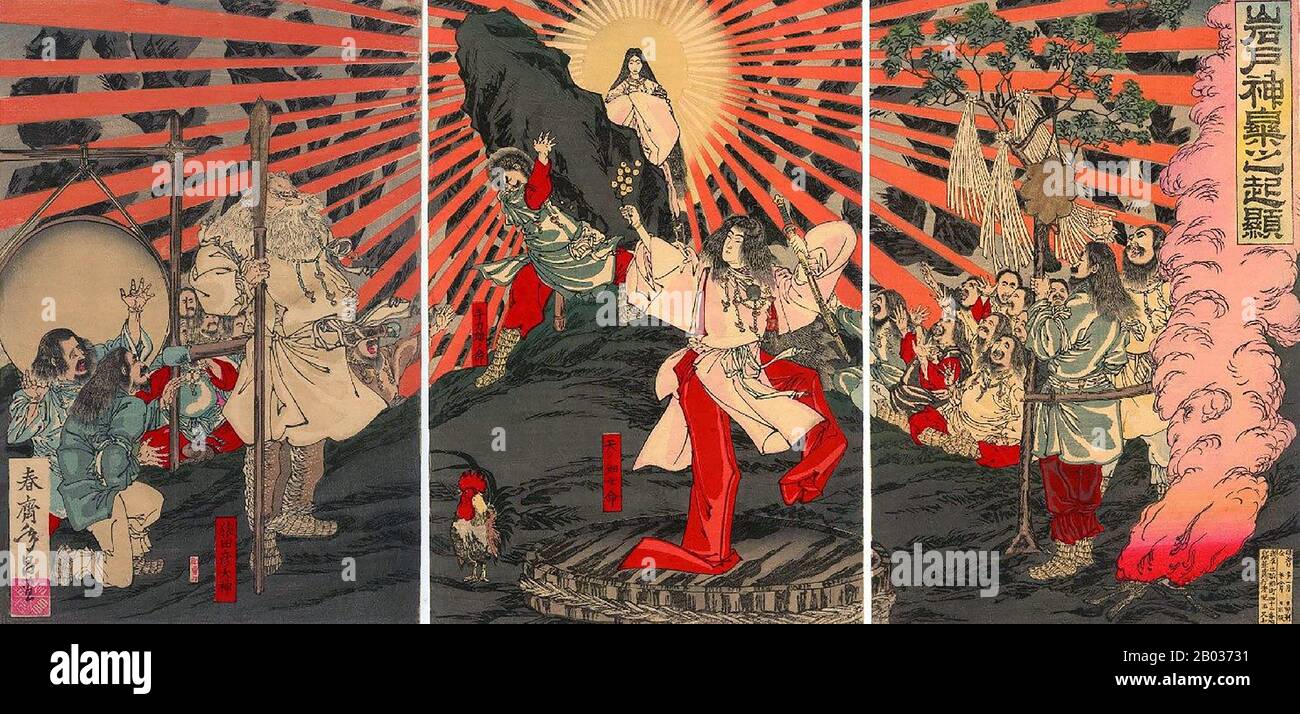 Amaterasu, a volte chiamato dal suo nome completo Amaterasu-omikami, è una delle più importanti divinità della religione Shinto. Dea del sole e dell'universo, il nome di Amaterasu significa 'stare in cielo', mentre il suo nome completo si traduce in 'il grande kami di agosto (dio) che splende nel cielo'. Amaterasu nacque dall'occhio sinistro del creatore, il dio Izanagi, mentre si purificò dal suo tentativo di salvare la moglie Izanami dal mondo sotterraneo, Yomi. Suo fratello e suo marito, il dio della luna Tsukuyomi, nacque dall'occhio destro di Izanagi, mentre suo altro fratello, il dio della tempesta Susanoo, nacque Foto Stock