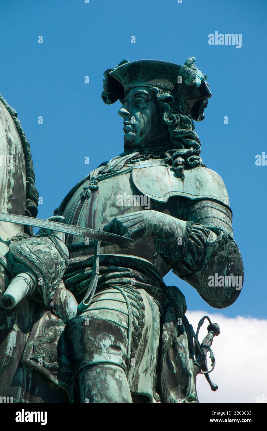 Austria: Principe Eugenio di Savoia (1663-1736), generale e statista del Sacro Romano Impero, statua equestre in Heldenplatz, Vienna. Il principe Eugenio di Savoia (Prinz Eugen von Savoyen, 18 ottobre 1663 – 21 aprile 1736) è stato un . Si eleva agli uffici più alti dello stato presso la corte imperiale di Vienna. Foto Stock