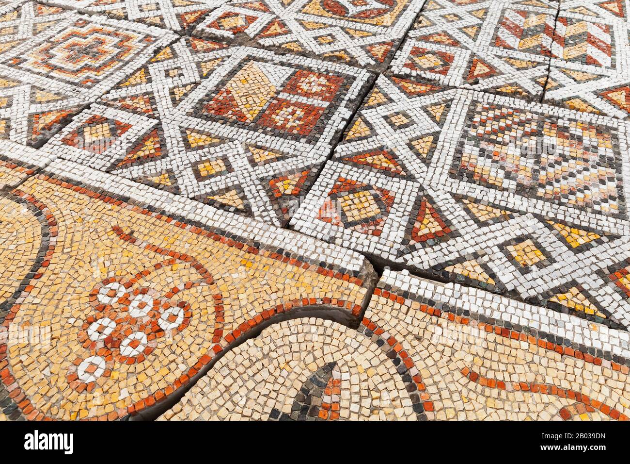 Pavimenti decorativi a mosaico a Chersonesos, un'antica colonia greca fondata circa 2500 anni fa nella parte sudoccidentale dei Penins Crimea Foto Stock