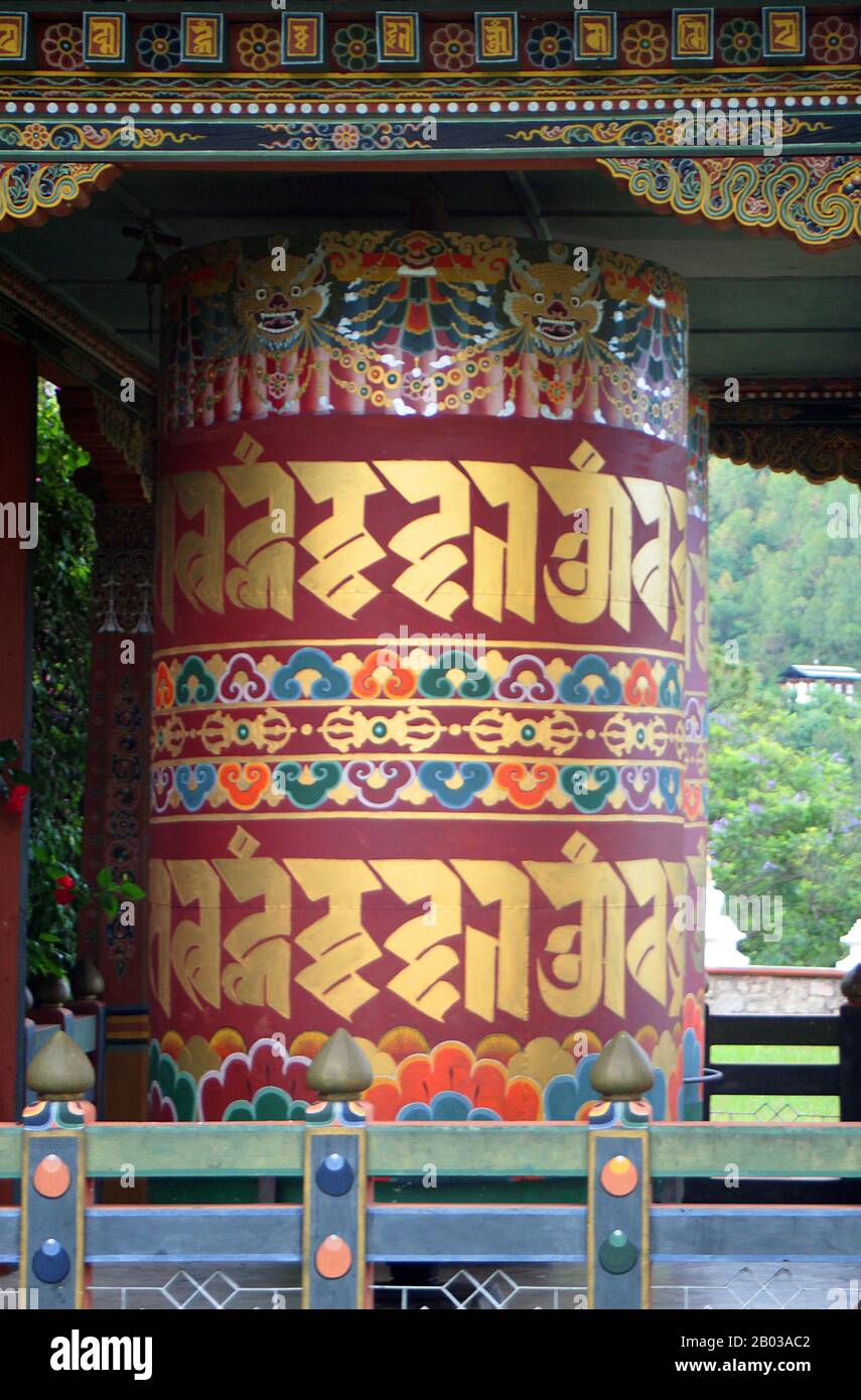 Khamsum Yulley Namgyal Choeten, conosciuto anche come Nyizergang Choeten e Punakha Zangdopelri, è una chorten (stupa) nella Valle di Yepaisa, a trenta minuti a piedi in salita dal ponte pedonale al villaggio di Yepaisa. La chorten fu costruita nel 2004 dalla Regina Madre, Ashi Tshering Yandon Wangchuck. Foto Stock