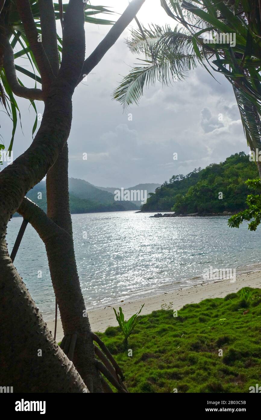 L'isola di San Vicente è una città emergente a Palawan. I turisti visitano le aree ancora sottosviluppate per le spiagge e la vita marina. Foto Stock
