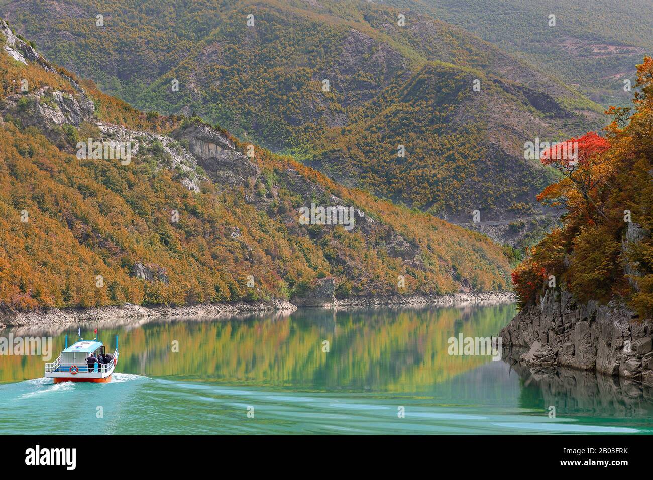 Lago Komani nella Valbone Valley in Albania Foto Stock