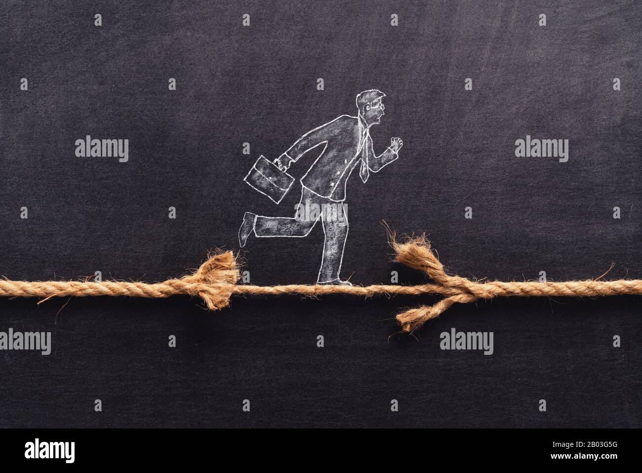 L'uomo d'affari illustrato sta camminando su una corda sfrangiata e sfrangiata, metafore vita rischiosa di affari una capacità di risolvere i problemi nell'equilibrio Foto Stock