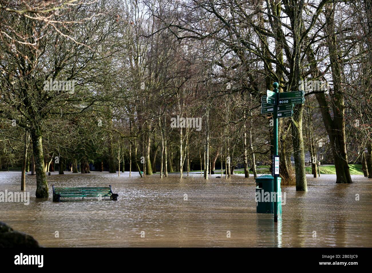 Cardiff, Galles. Febbraio 17th 2020. Storm Dennis, un ciclone di bomba, ha colpito il Regno Unito il sabato, subito dopo la tempesta Ciara, causando un'inondazione diffusa Foto Stock