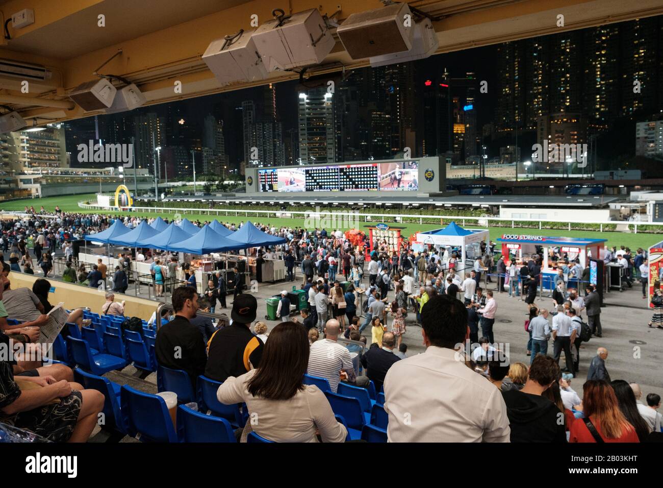 Hong Kong, Novembre 2019: Corso Di Corse Ippiche A Hong Kong Jockey Club, Happy Valley Racecourse Foto Stock