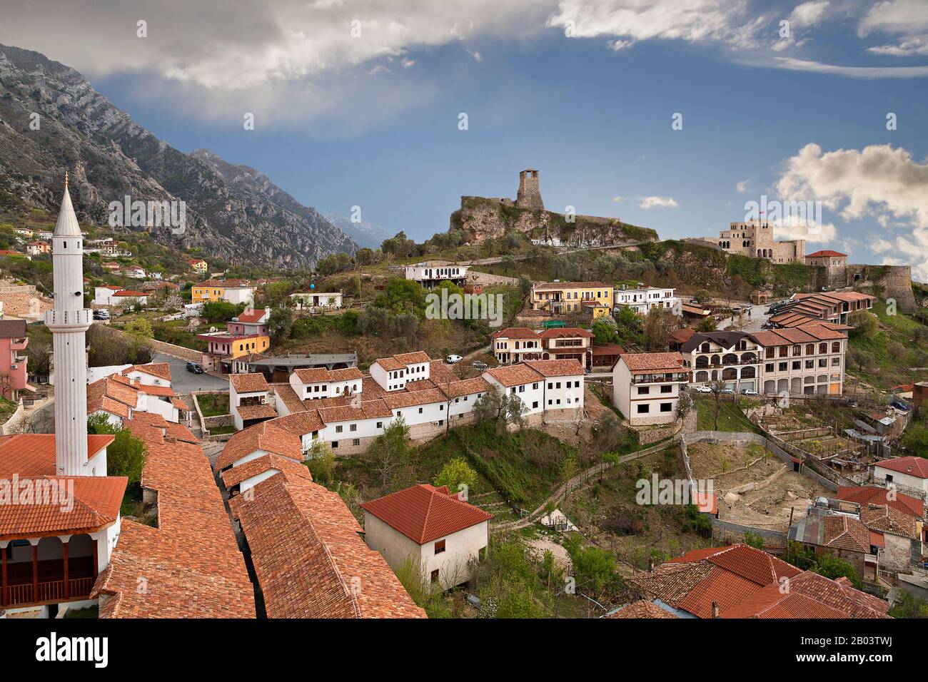 Città vecchia di Kruje e il suo forte, in Albania. Foto Stock