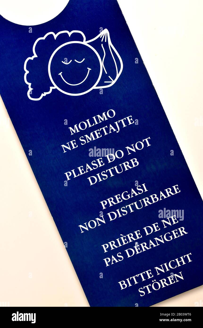 Cartello multilingue per appendere un hotel (croato) - 'non disturbare' in croato, inglese, italiano, francese e tedesco Foto Stock
