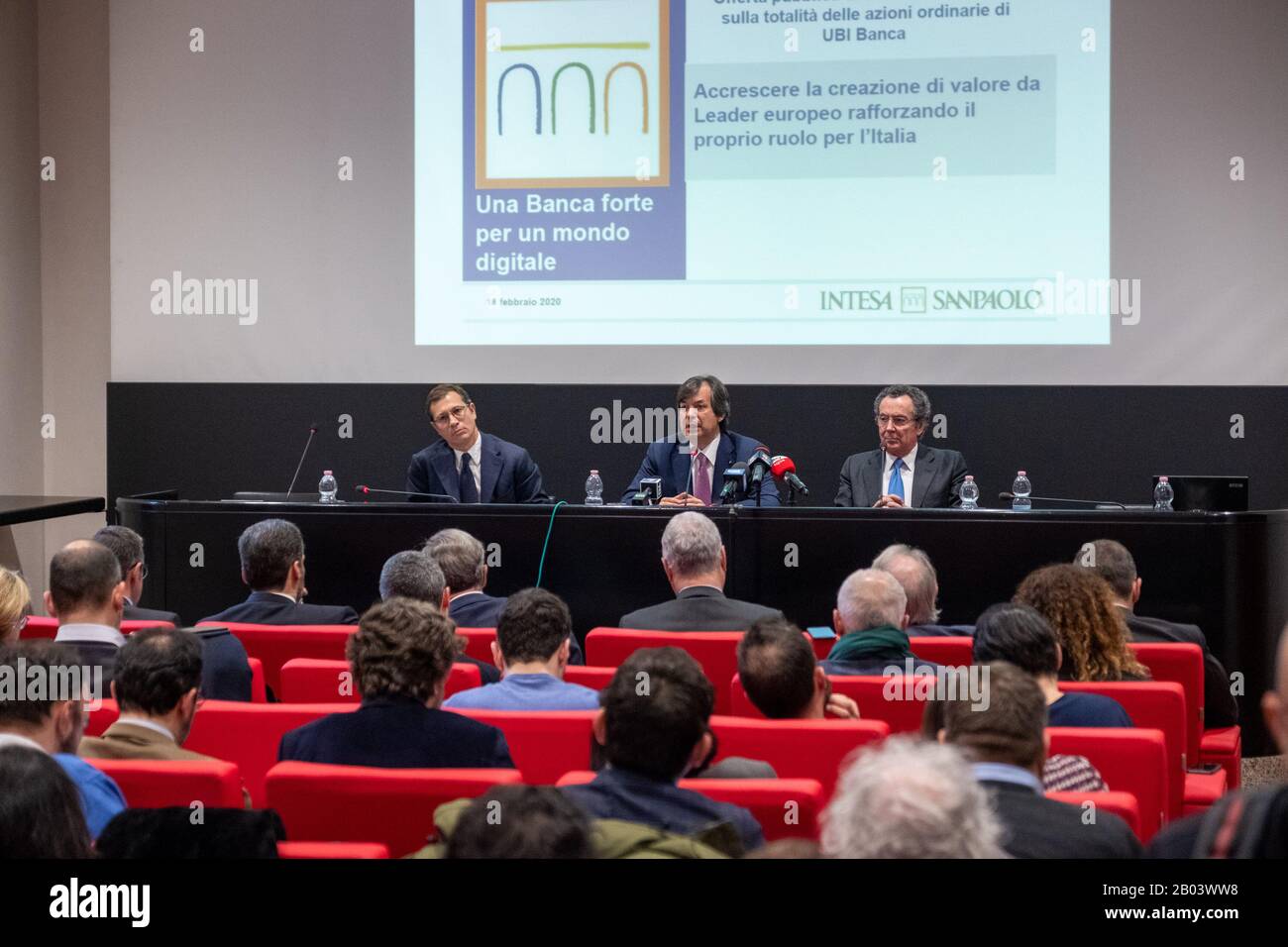 Valore azione shop ubi