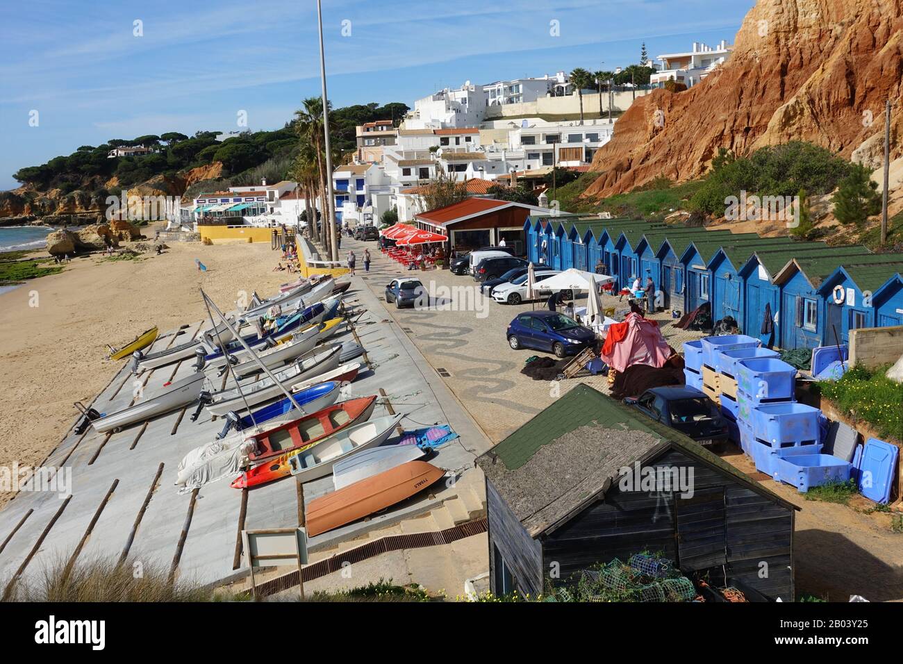 La Zona Della Spiaggia Di Fishermens Di Olhos De Agua Vicino Albufeira L'Algrave Portogallo Foto Stock
