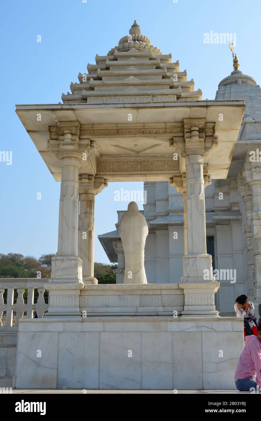 Birla Mandir a Jaipur, Rajasthan, India, con belle sculture in colonne di marmo Foto Stock