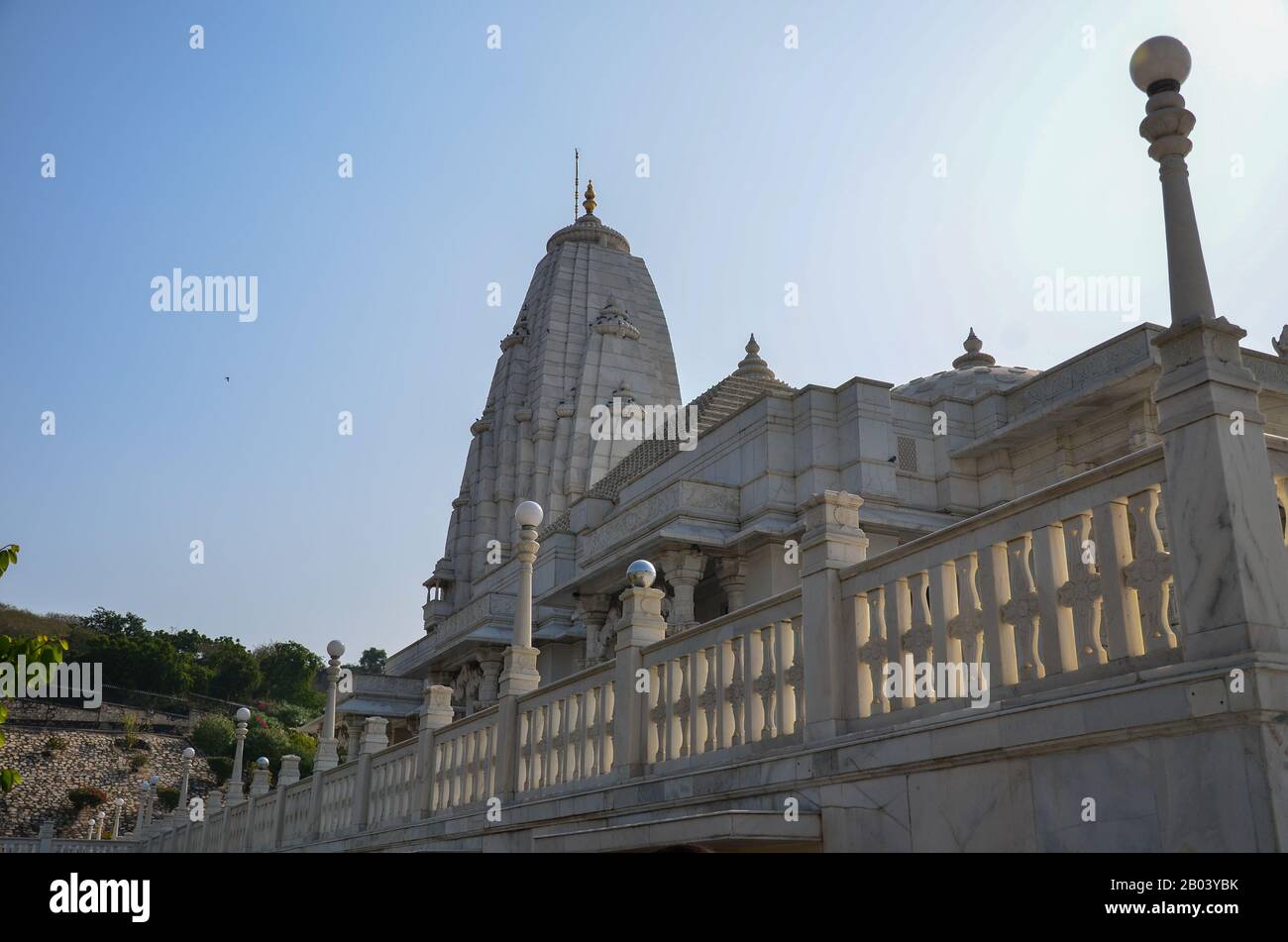 Birla Mandir a Jaipur, Rajasthan, India, con belle sculture in colonne di marmo Foto Stock