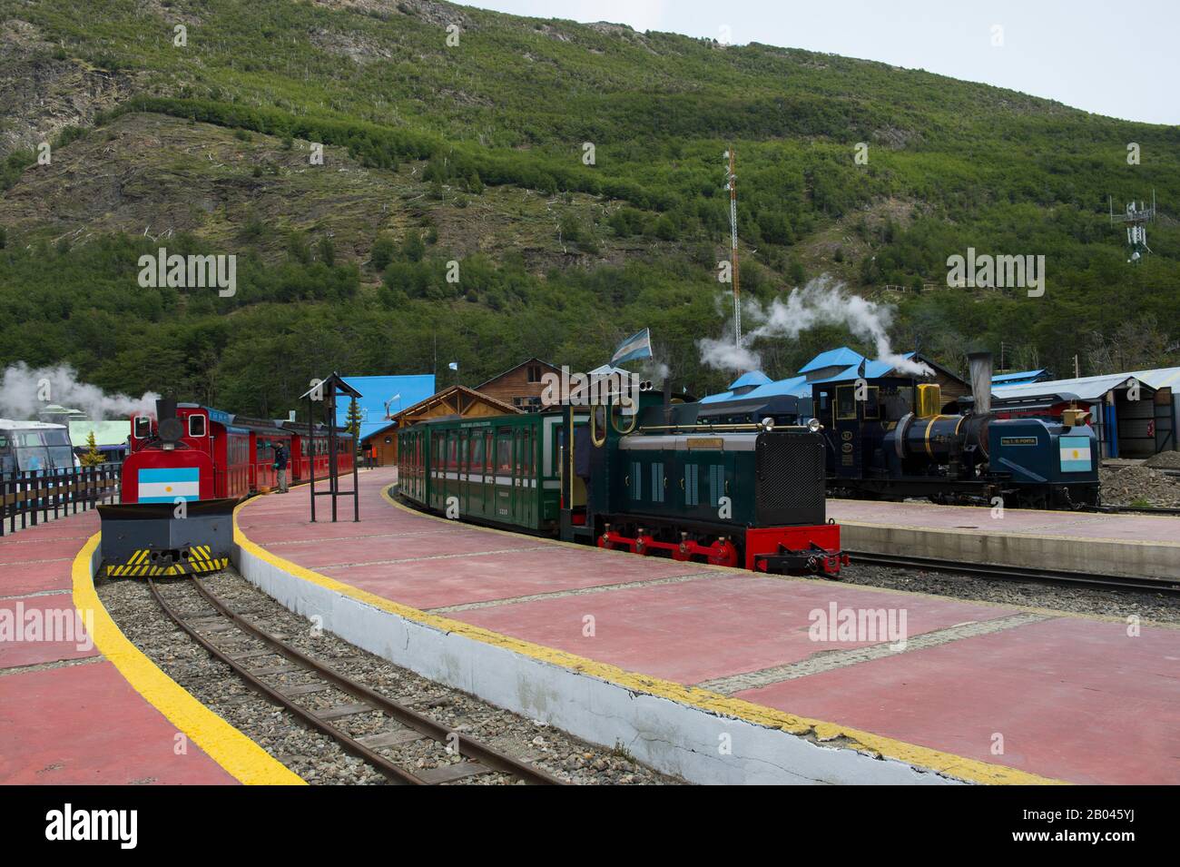 Treni alla stazione per La Fine del World Railroad a Ushuaia, la capitale della Terra del fuoco in Argentina. Foto Stock