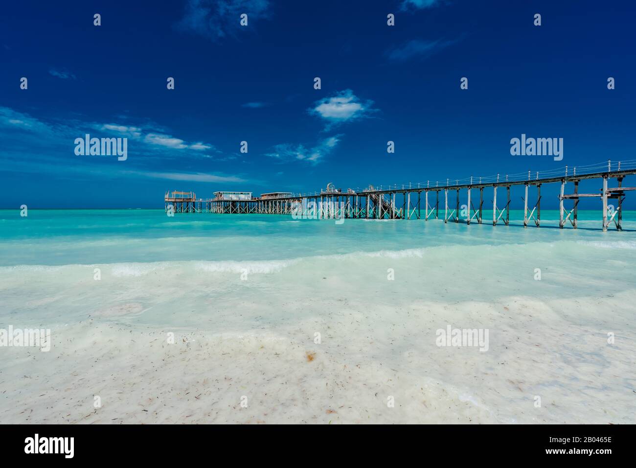 Spiaggia di sabbia bianca, Zanzibar, Tanzania, Africa Foto Stock