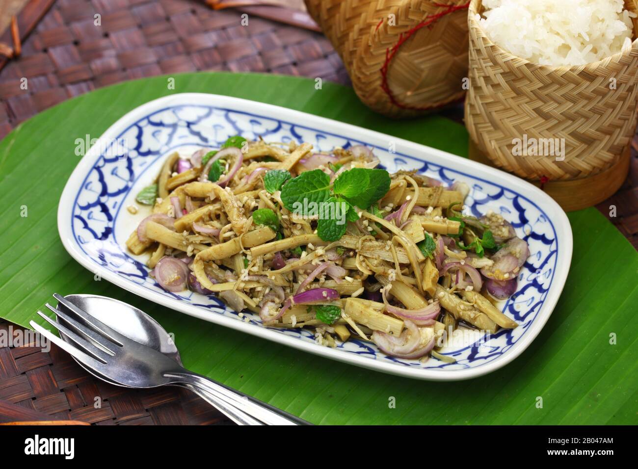 sup no mai, insalata piccante di bambù, cucina tailandese Foto Stock