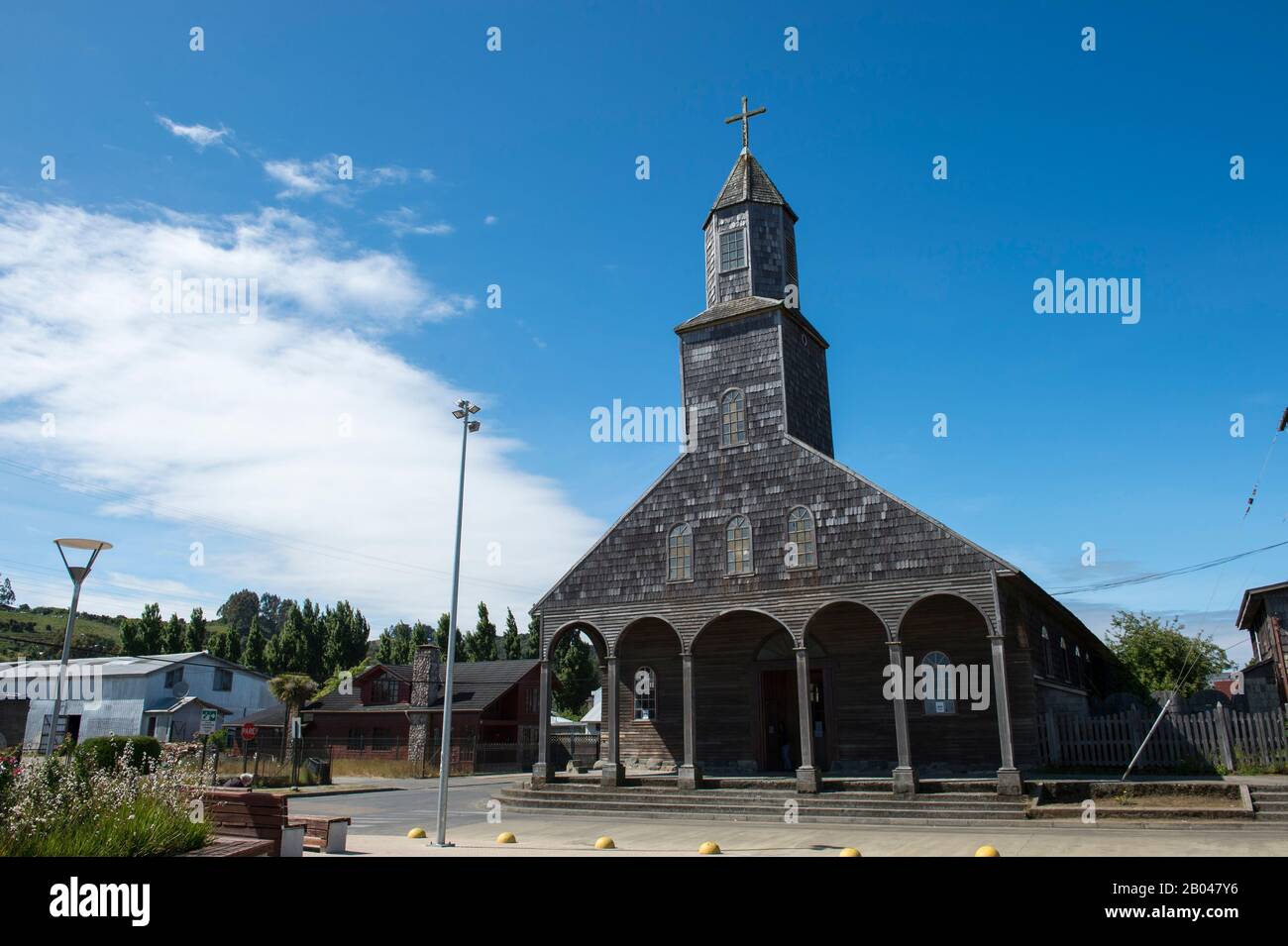 La Chiesa in legno (costruita nel 1730) ad Achao, patrimonio dell'umanità dell'UNESCO, sull'isola di Quinchao, l'isola di Chiloe, nel Cile meridionale. Foto Stock