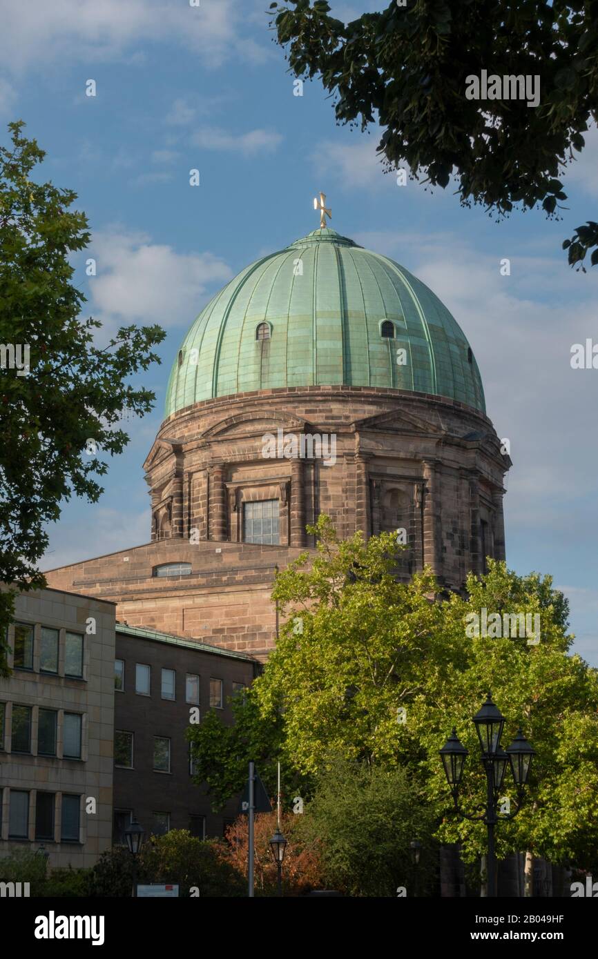 La cupola di S. Elisabethkirche (S. Elisabeth Church) a Norimberga, Baviera, Germania. Foto Stock
