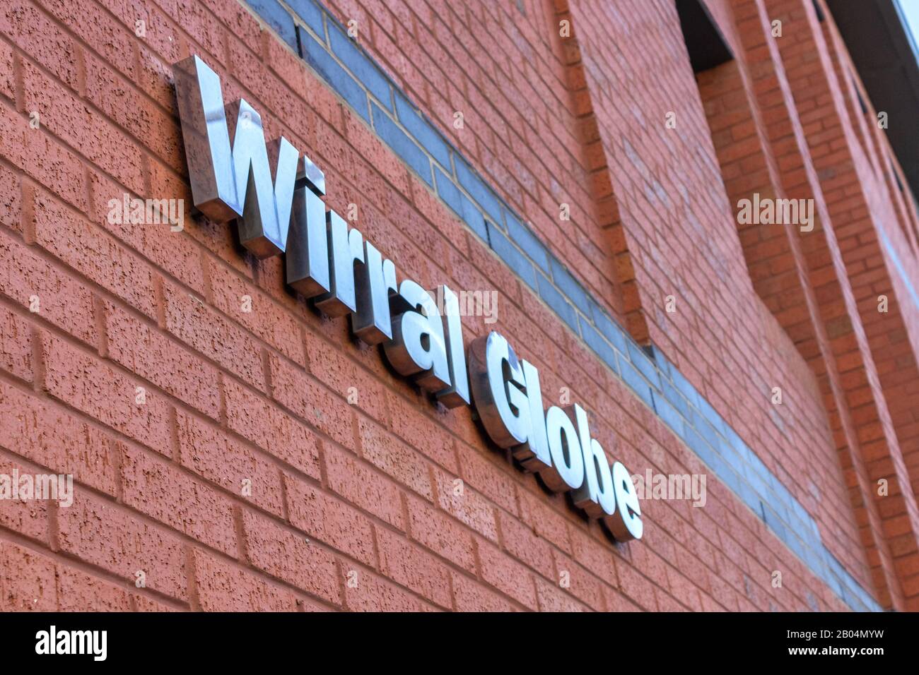 Wirral Globe giornale casa editrice segno ufficio, Haymarket Court, Hinson Street, Birkenhead. Foto Stock