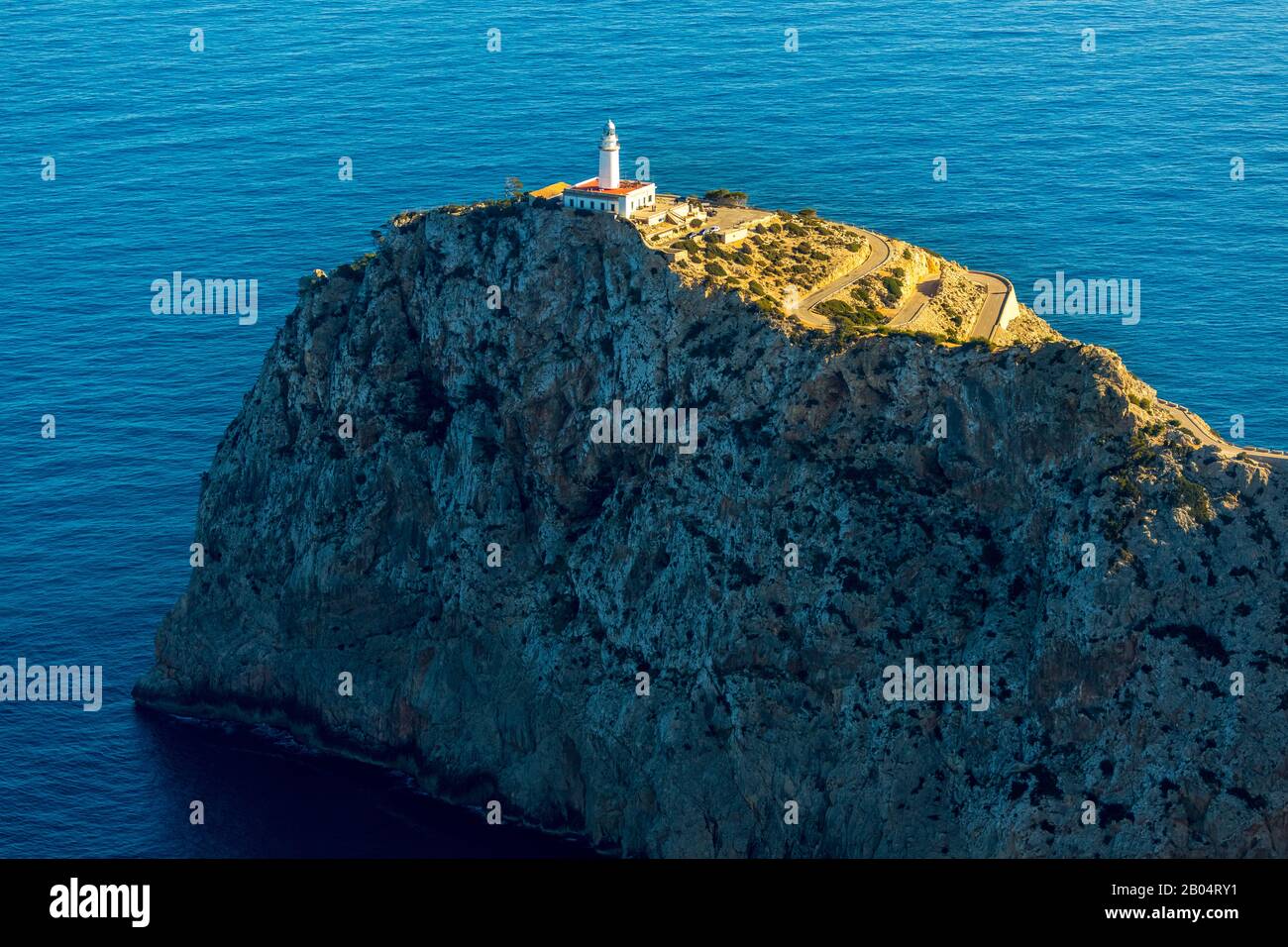 Foto aerea, isola, penisola di Cap Formentor, , Far de Formentor, faro, Pollença, Maiorca, Isole Baleari, Spagna, Europa, punto di vista, Cap de Foto Stock