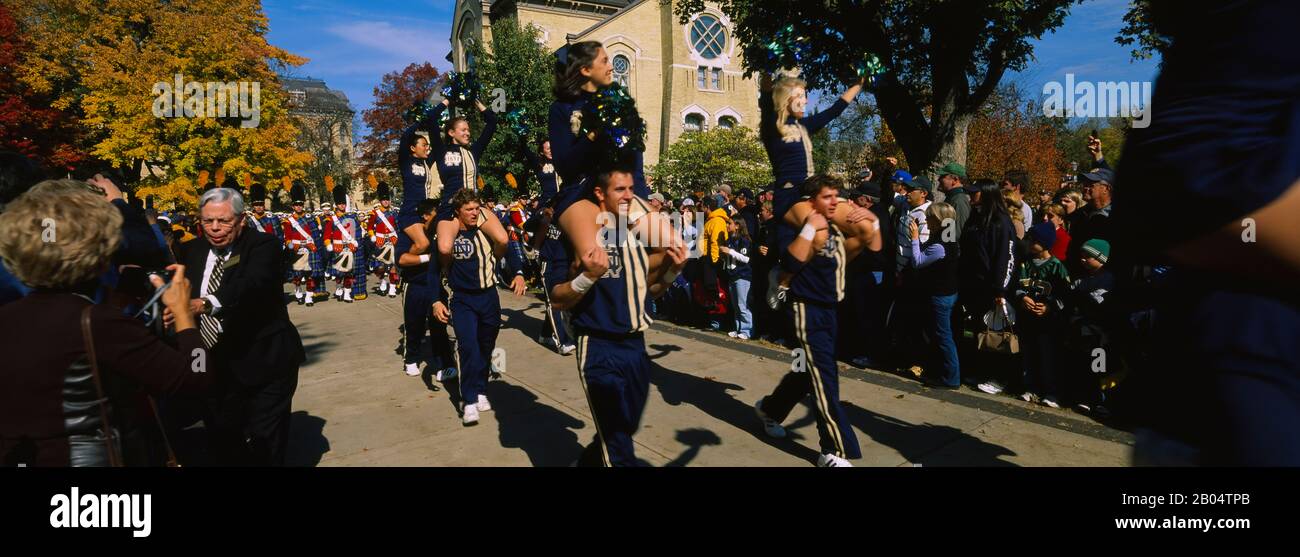 Parade in un campus universitario, Università di Notre Dame, South Bend, Indiana, Stati Uniti Foto Stock