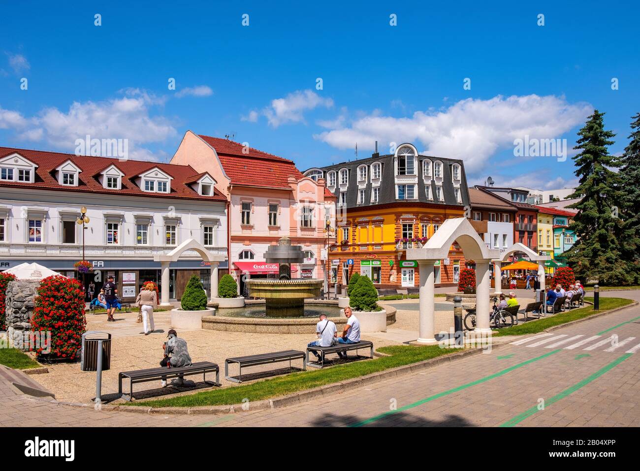 Poprad, regione Presov / Slovacchia - 2019/06/28: Vista panoramica del centro di Poprad e Piazza San Egidius - Namestie svateho Egidia - in estate Foto Stock
