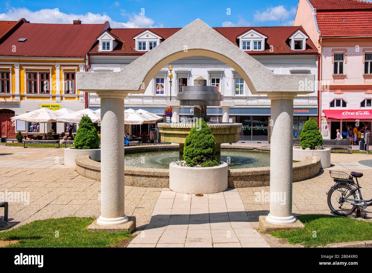 Poprad, regione Presov / Slovacchia - 2019/06/28: Vista panoramica del centro di Poprad e Piazza San Egidius - Namestie svateho Egidia - in estate Foto Stock