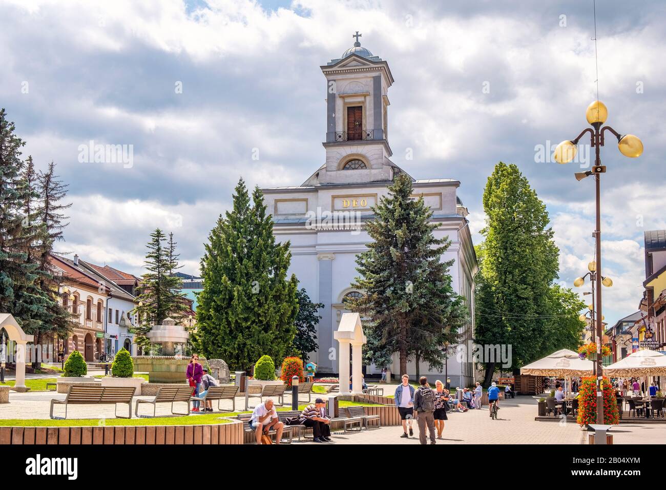 Poprad, Presov Region / Slovacchia - 2019/06/28: Santa Trinità chiesa evangelica - Evanjelicky kostol svatej Trojice - a piazza San Egidius a Poprad Foto Stock
