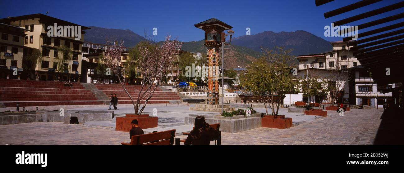 Case in una città, Piazza principale, Thimphu, Bhutan Foto Stock