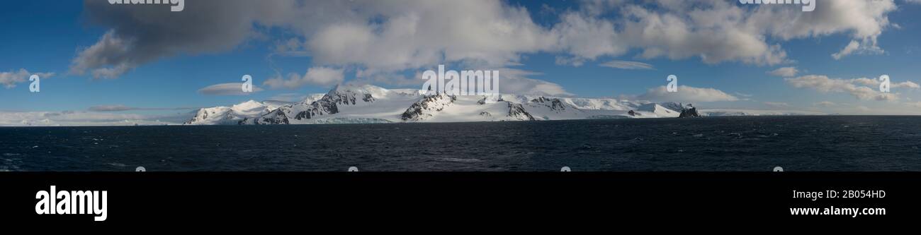 Foto panoramica di Livingston Island, un'isola antartica nelle Isole Shetland del Sud, l'Antartide occidentale situata tra Greenwich Island e Snow Isl Foto Stock