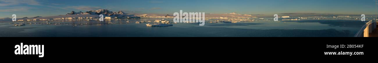 Foto panoramica di Hope Bay sulla punta della Penisola Antartica dal suono Antartico Foto Stock