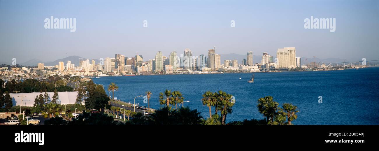 Città sul lungomare, San Diego, San Diego Bay, San Diego County, California, Stati Uniti Foto Stock