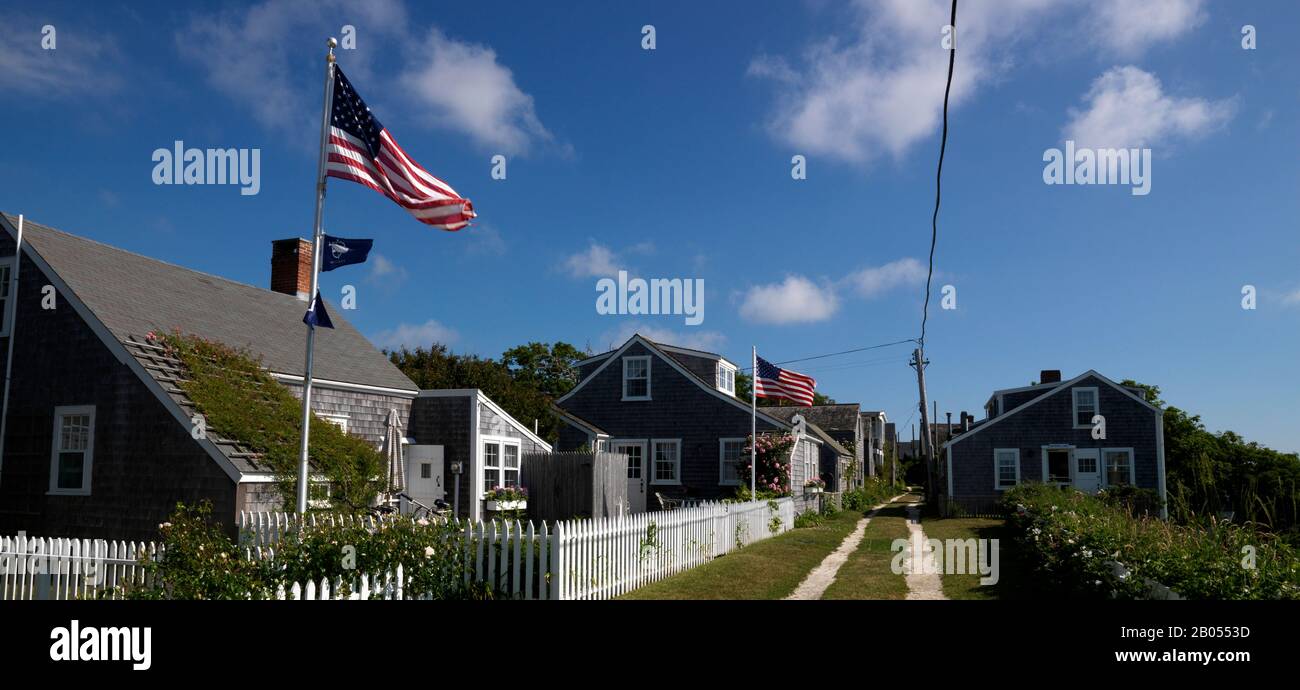 Case lungo una passerella, Siasconset, Nantucket, Massachusetts, Stati Uniti Foto Stock