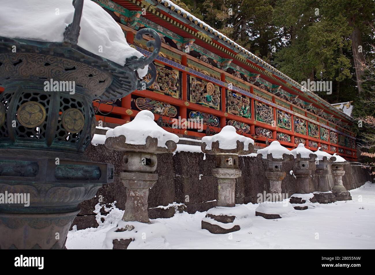 Pietra, lanters, Particolare del santuario di Toshogu Shinto, Nikko, Giappone Foto Stock