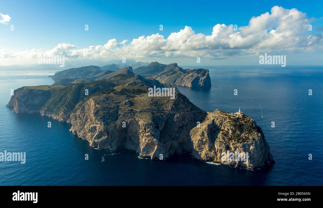 Foto aerea, penisola di Cap Formentor, Far de Formentor, faro, Pollença, Maiorca, Isole Baleari, Spagna, Europa, piattaforma di osservazione, Baleari i Foto Stock