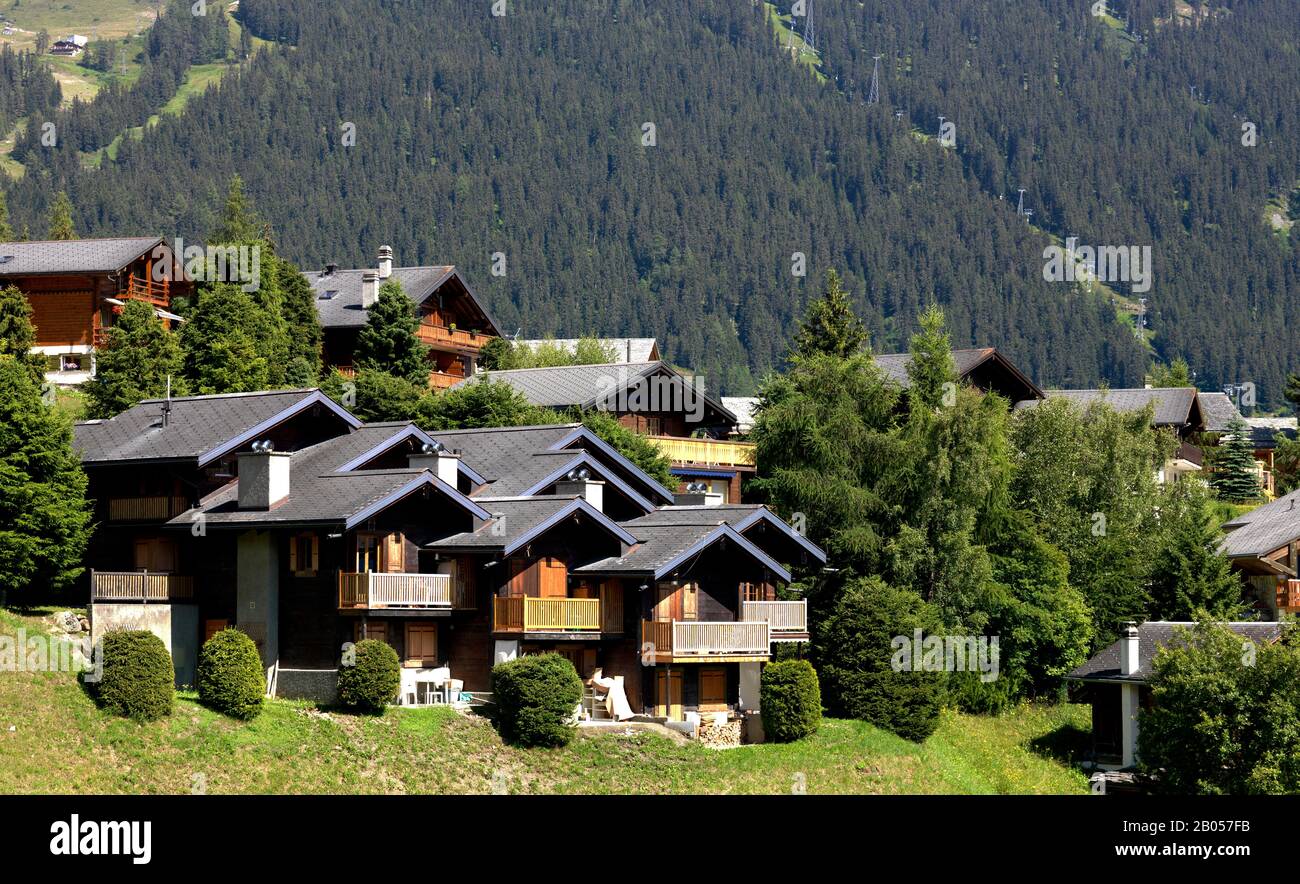 Case in collina, Bagnes, Entremont, Canton Vallese, Svizzera Foto Stock