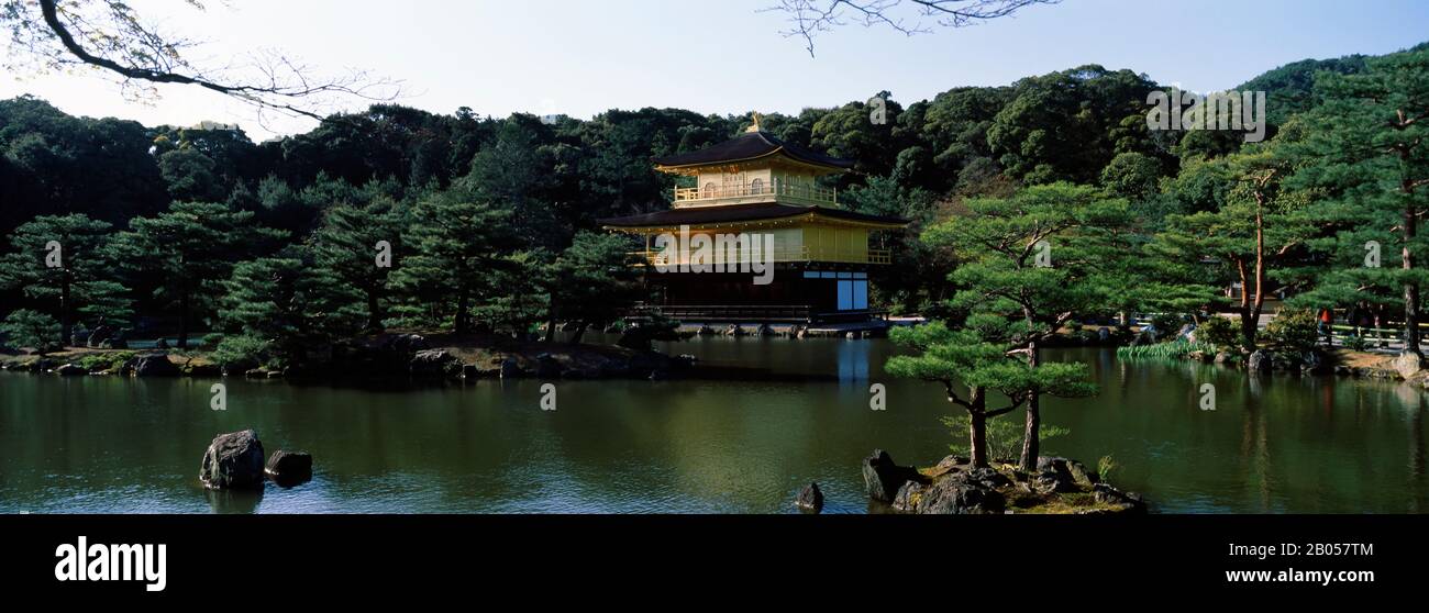 Tempio Allo Stagno Dello Specchio, Tempio Di Kinkaku-Ji, Città Di Kyoto, Prefettura Di Kyoto, Regione Di Kinki, Honshu, Giappone Foto Stock