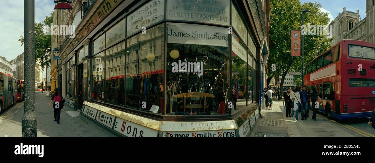 Negozio storico in una strada, James Smith and Sons shop, Oxford Street, Londra, Inghilterra Foto Stock