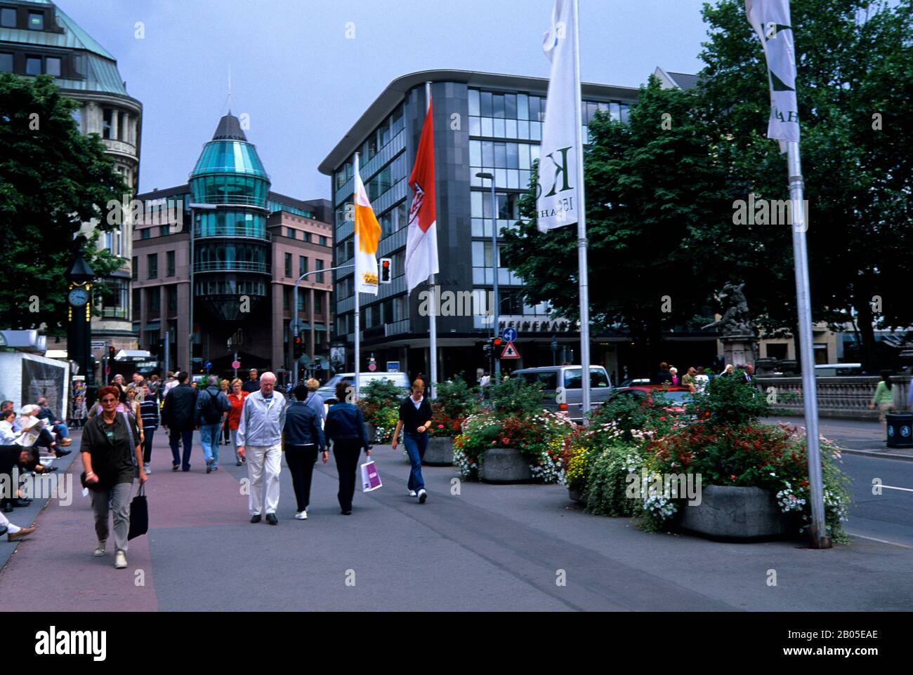 GERMANIA, DUSSELDORF, KOENIGS ALLEE, ESCLUSIVA AREA COMMERCIALE, STREET SCENE Foto Stock