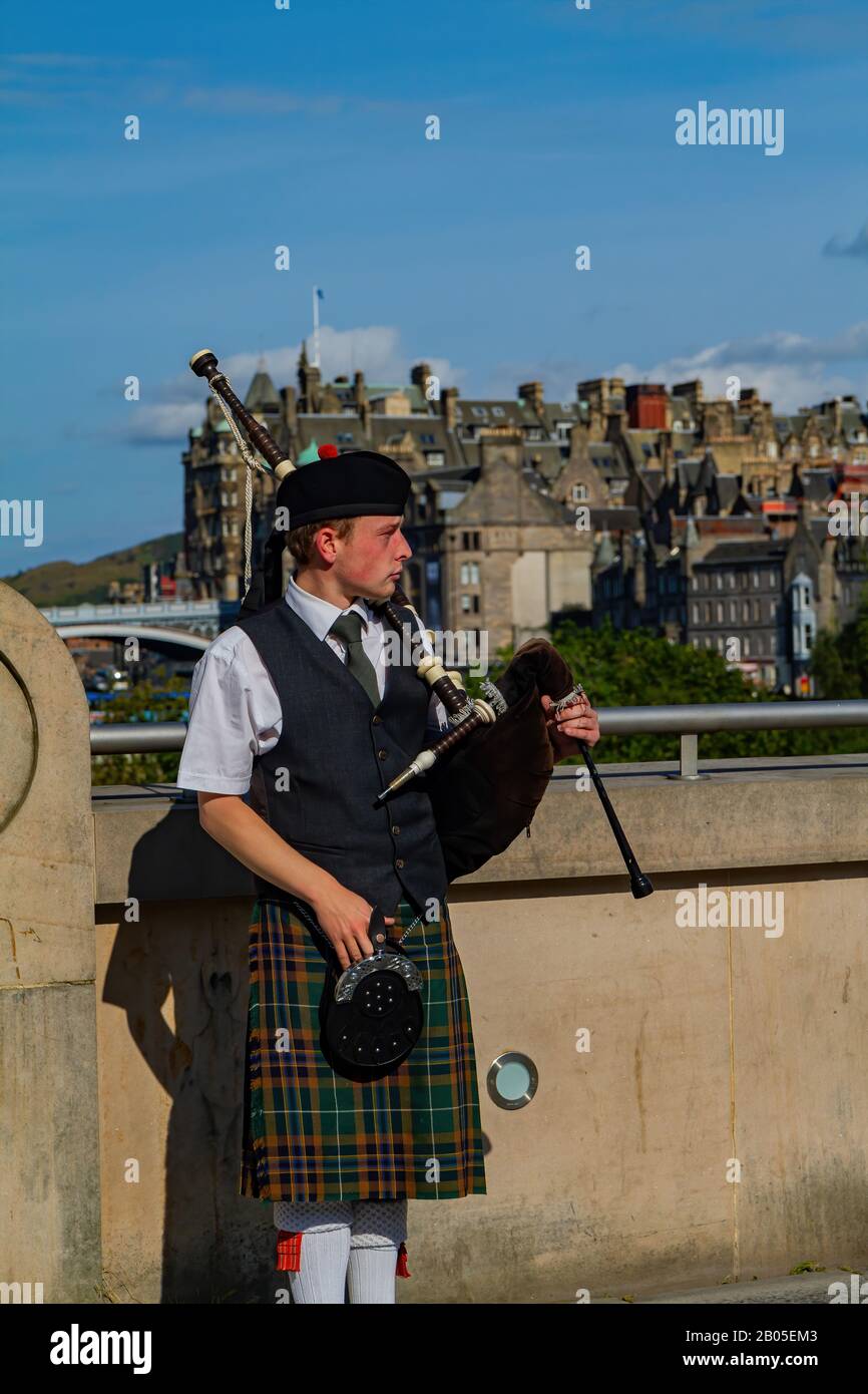 Scottish clothes immagini e fotografie stock ad alta risoluzione - Alamy