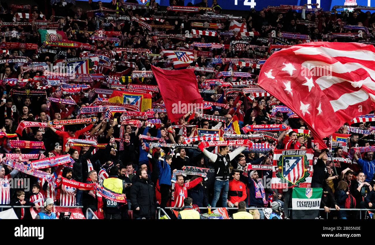 Madrid, Spagna. 18th febbraio 2020. Sostenitori dell'Atletico de Madrid durante la partita di calcio della 1st tappa della UEFA Champions League Round di 16 tra l'Atletico de Madrid e il Liverpool FC allo stadio Wanda Metropolitano il 18 febbraio 2020 a Madrid, Spagna. Credit: David Gato/Alamy Live News Foto Stock