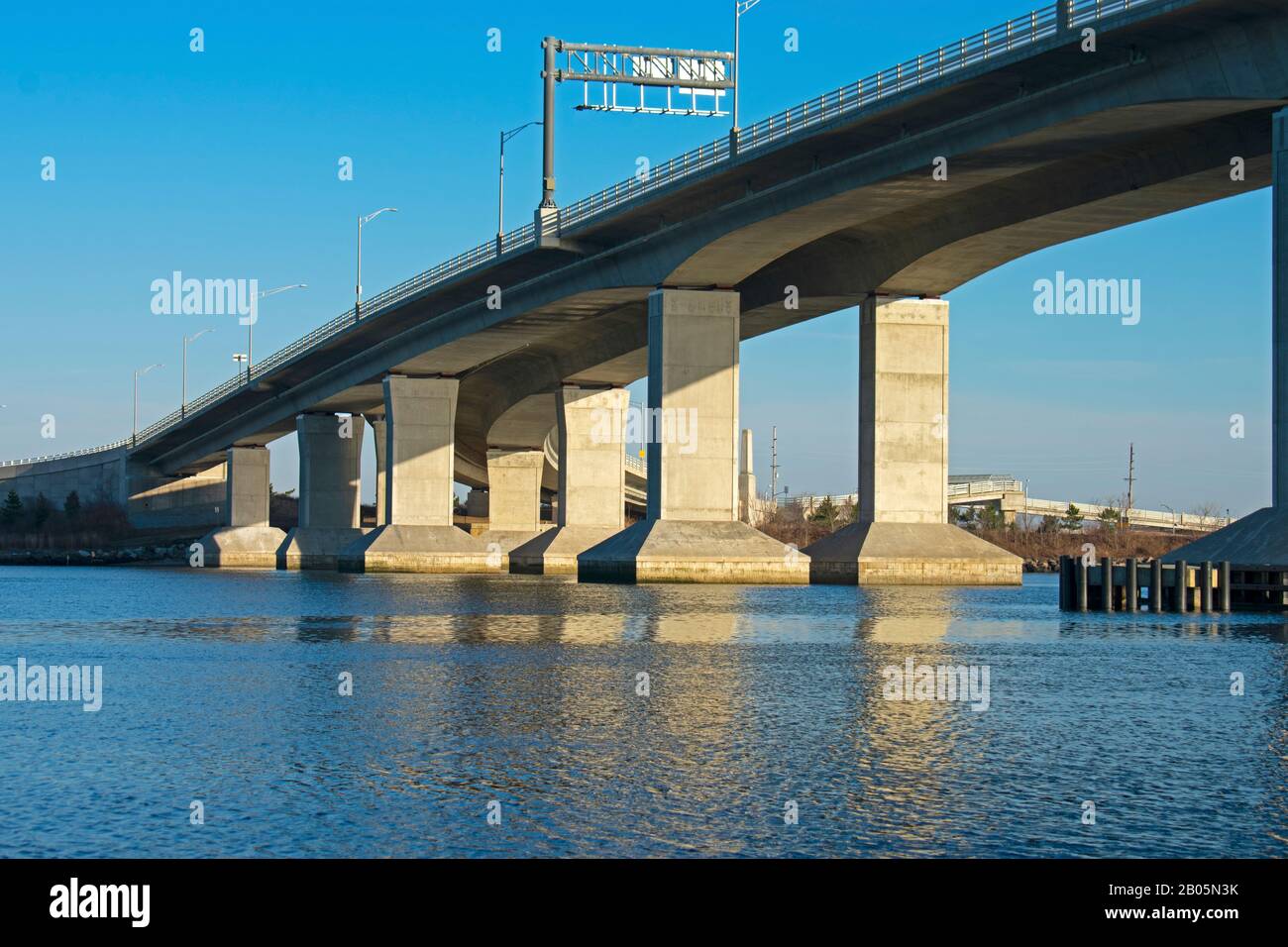 Ponte sulla Route 36, New Jersey, che collega le Highlands atlantiche con Sandy Hook e Sea Bright nel New Jersey, Stati Uniti -02 Foto Stock