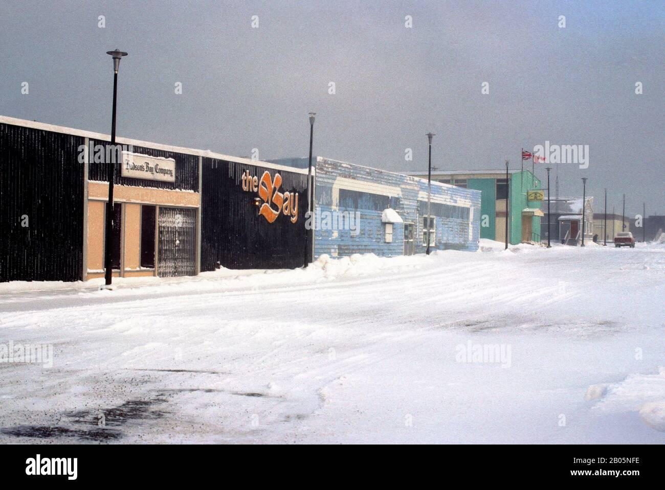CANADA, MANITOBA, CHURCHILL, SCENA INVERNALE DI STRADA Foto Stock