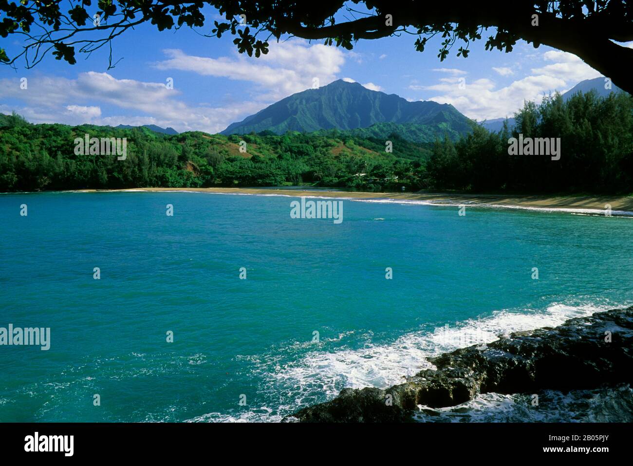 USA, HAWAII, KAUAI, SPIAGGIA NEI PRESSI DI HANALEI Foto Stock