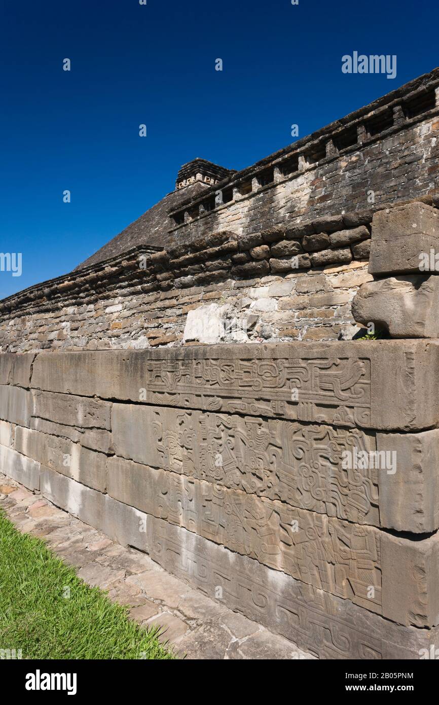 Il campo da ballo sud di El Tajin, il più importante sito archeologico della Mesoamerica nord-orientale, rovine Maya, Veracruz, Messico, America centrale Foto Stock