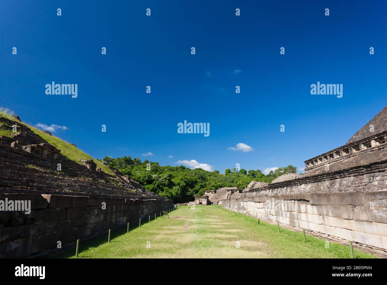 Il campo da ballo sud di El Tajin, il più importante sito archeologico della Mesoamerica nord-orientale, rovine Maya, Veracruz, Messico, America centrale Foto Stock