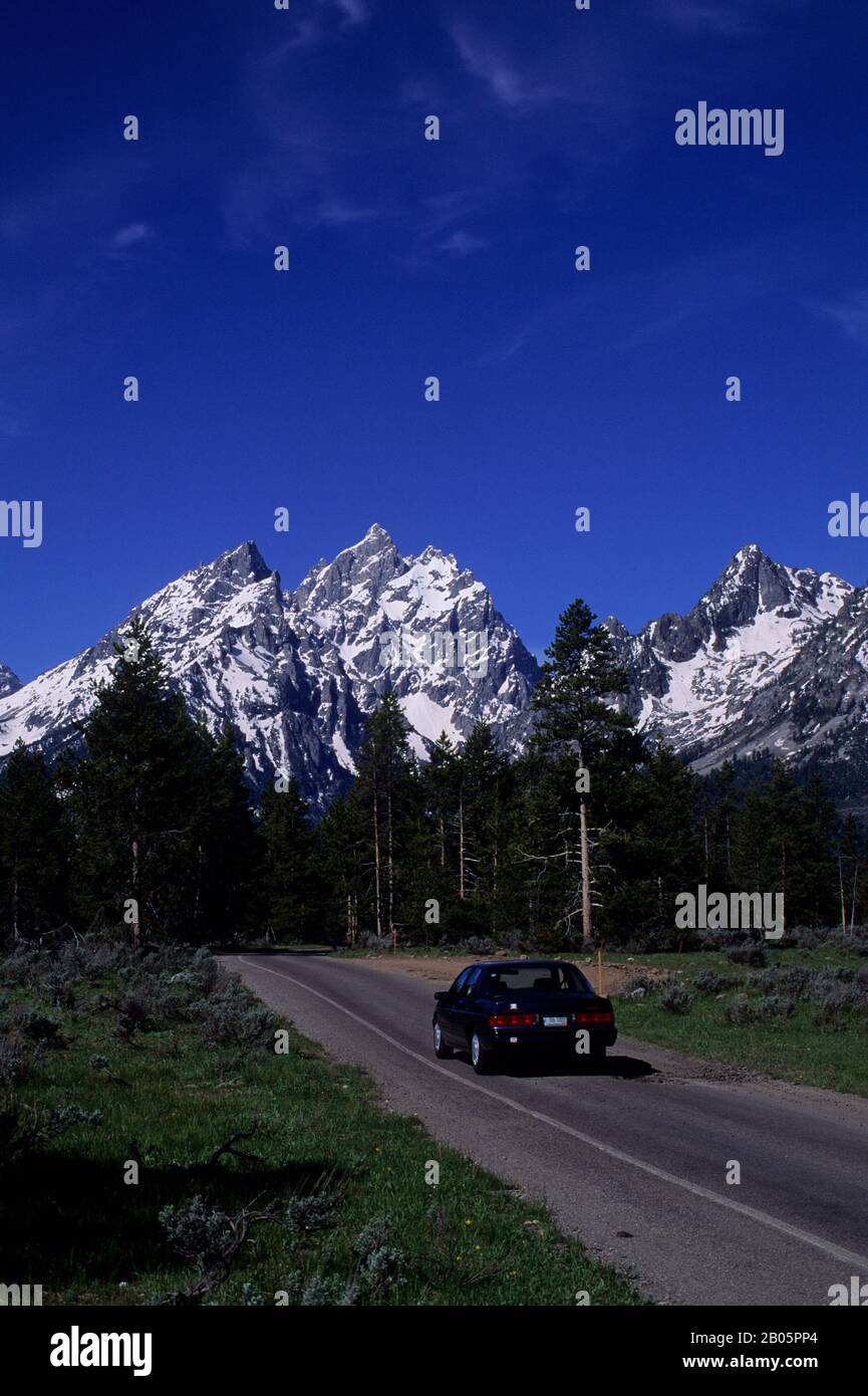 USA, WYOMING, GRAND TETON NATIONAL PARK, TETON RANGE, ROAD Foto Stock