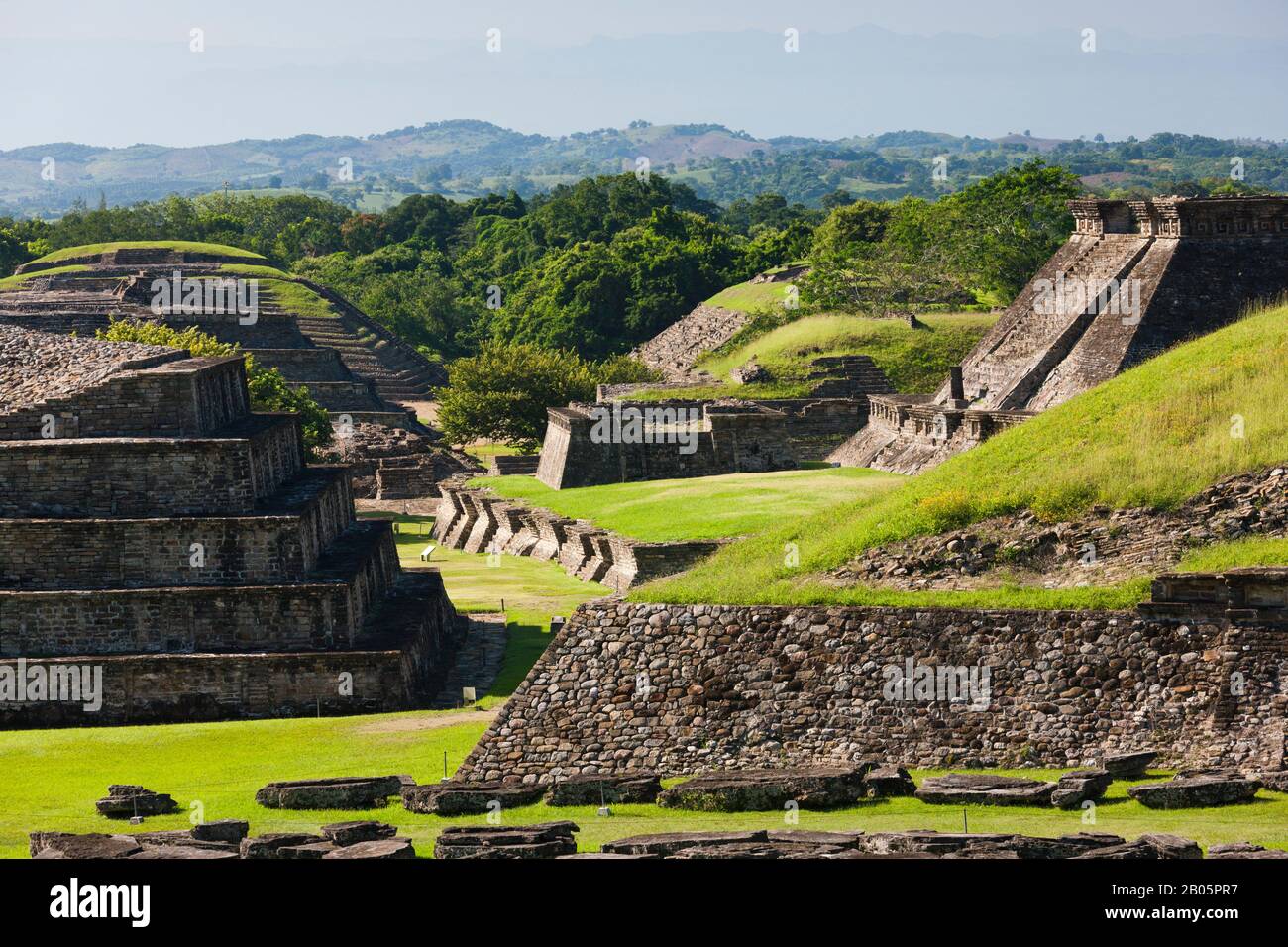 Complesso piramidi di El Tajin, nella giungla, il più importante sito archeologico della Mesoamerica nord-orientale, rovine Maya, Veracruz, Messico, America Centrale Foto Stock